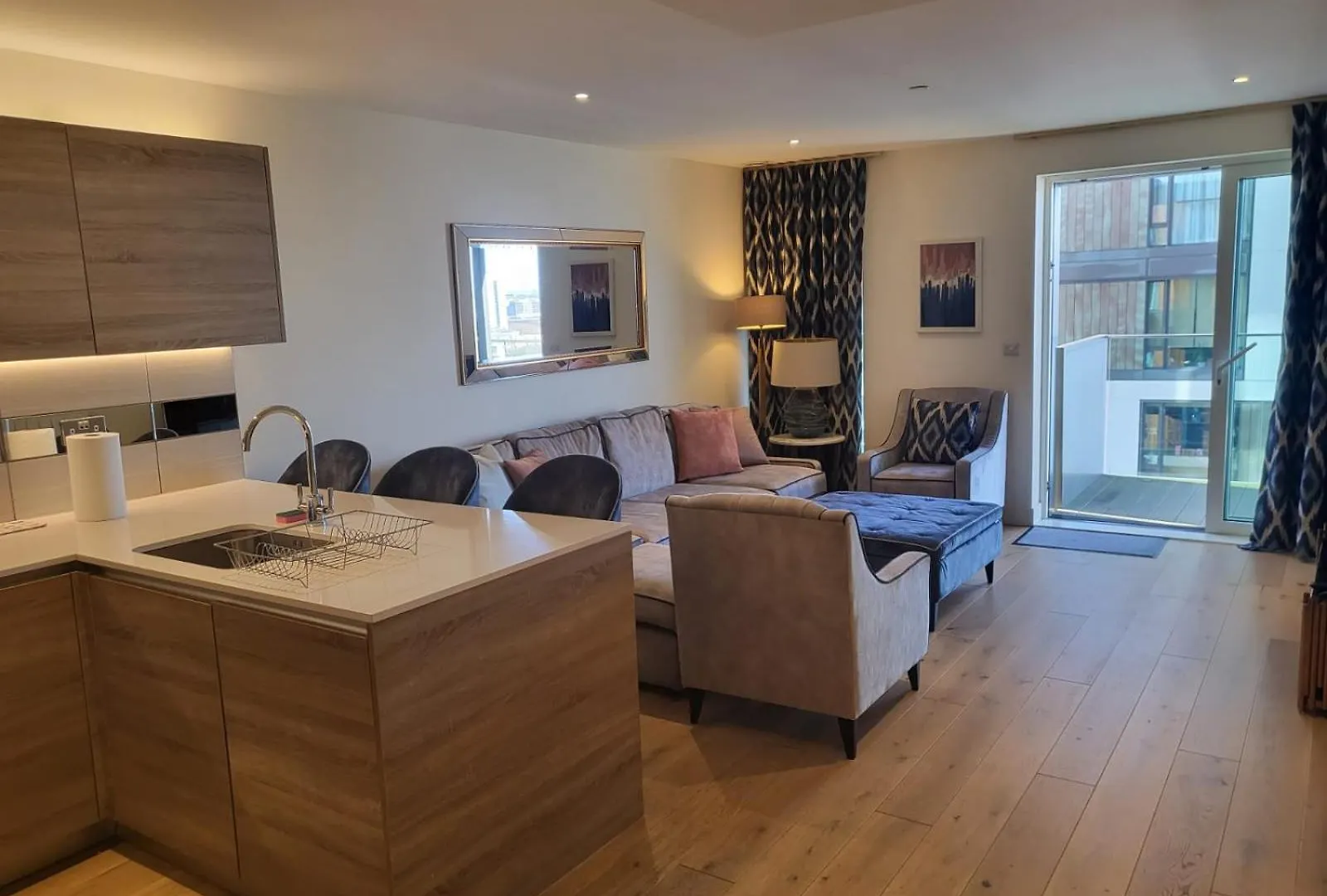 Amazing Suite, Londra 0*,  Regno Unito